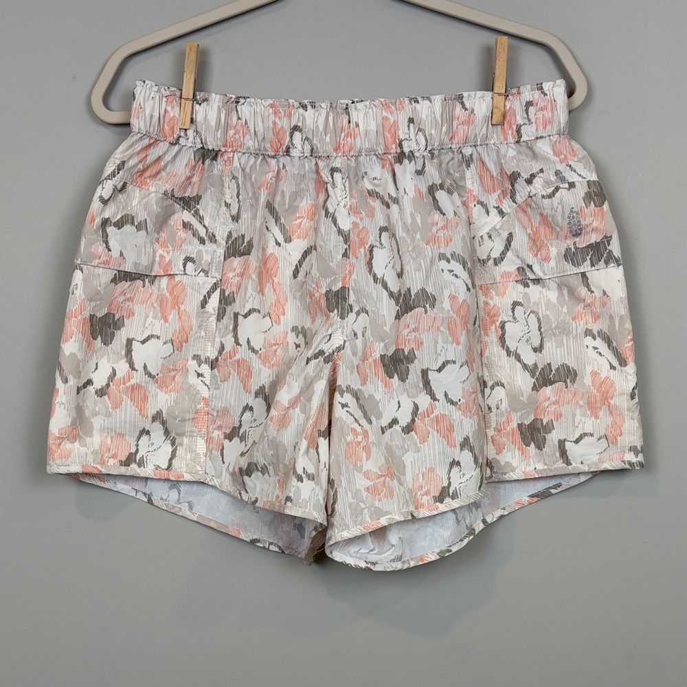 NWT Free People Movement In The Wild Women's Printed Shorts Ivory‎ Combo SZ M